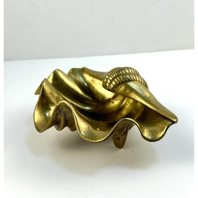 1970s Vintage Brass Clamshell Dish – Hollywood Regency Seashell Catchall Bowl For Sale - Image 5 of 11
