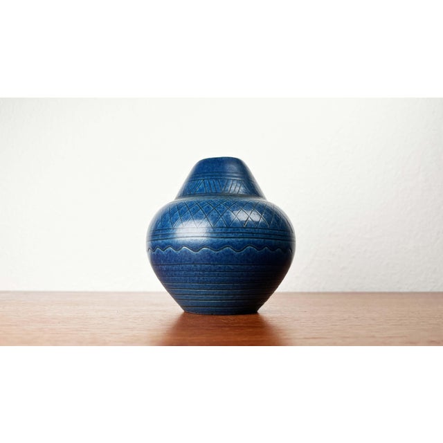 Mid-Century Modern German Studio Pottery Carafe Vase from Wilhelm Kagel, Partenkirchen, 1960s, in Very Good conditions....