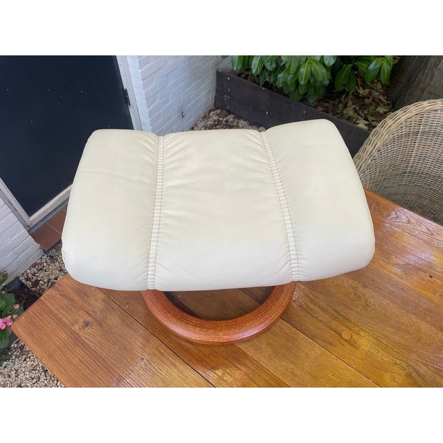 Early 21st Century Leather Ottoman by Ekornes Stressless, 2010s For Sale - Image 5 of 17