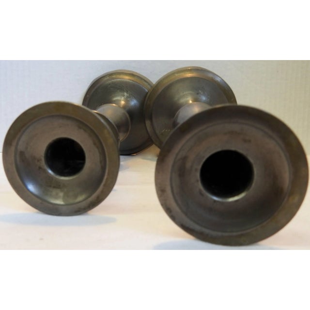 Metal Pair of Tall Pewter Candlesticks in the Colonial Style For Sale - Image 7 of 9