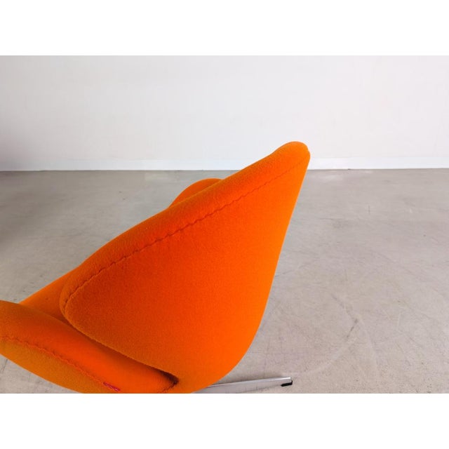 Swan Chair with Orange Upholstery by Arne Jacobsen for Fritz Hansen For Sale - Image 9 of 13