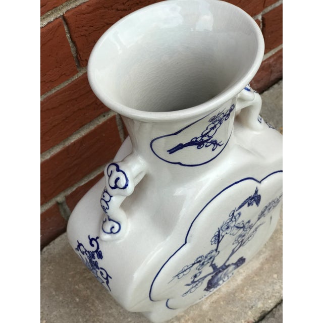 Mid 20th Century 20th Century Chinoiserie Blue and White Porcelain Moon Flask Vase For Sale - Image 5 of 9