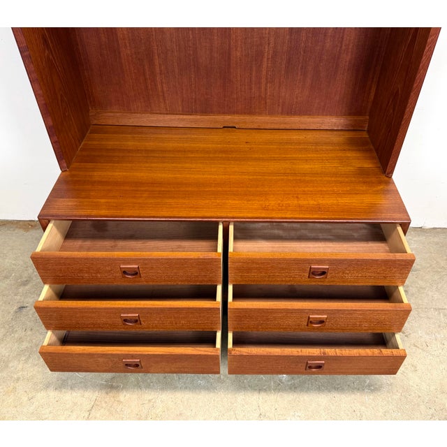 1960s MCM Danish Modern Teak Bookcase Wall Unit by Erik Brouer for Brouer Mobelfabrik For Sale - Image 5 of 12