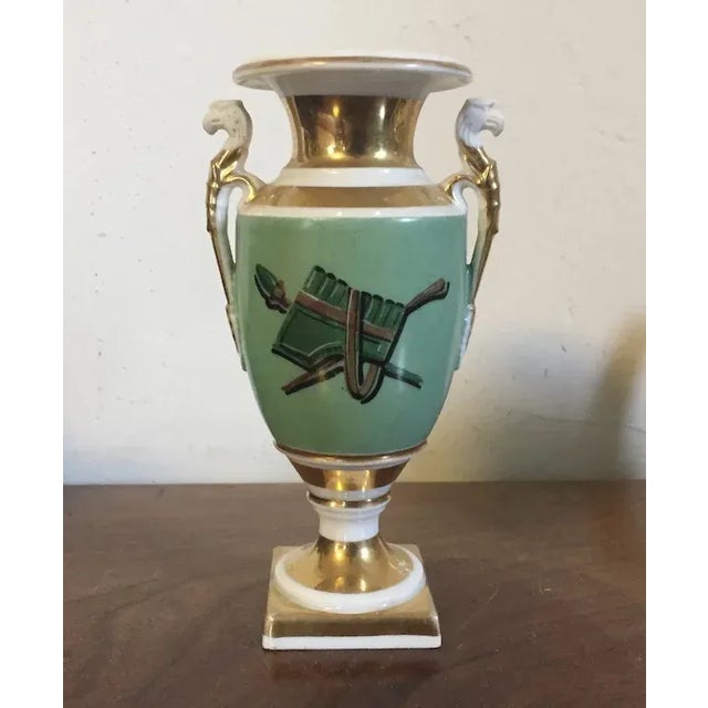 Traditional 1820 French Empire Porcelain Vase Decorated with Landscape Scene and Trophies For Sale - Image 3 of 13