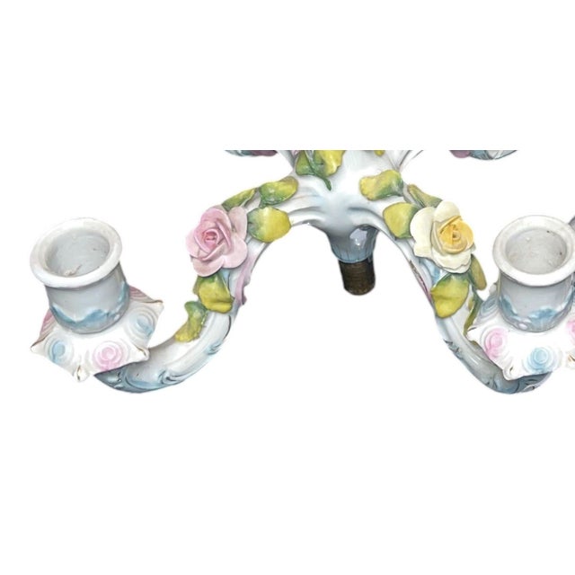 Pair of Meissen Style Porcelain Five-Arm Candelabras. Germany, 20th Century. For Sale - Image 4 of 10