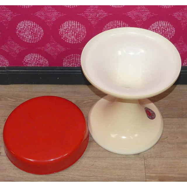 1960s Red White Trumpet Base Plastic Bathroom Stool by Emsa, 1960s For Sale - Image 5 of 9