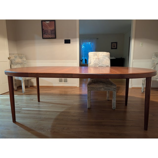 Mid-Century Modern Vejle Stole & Mobelfabrik Round to Oval MCM Dining Table For Sale - Image 3 of 9