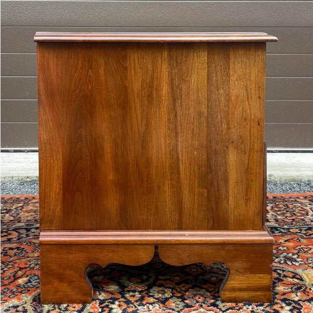 Auburn Vintage Jamestown Sterling Chippendale Solid Cherry 1 Drawer Nightstand With Open Shelf For Sale - Image 8 of 12