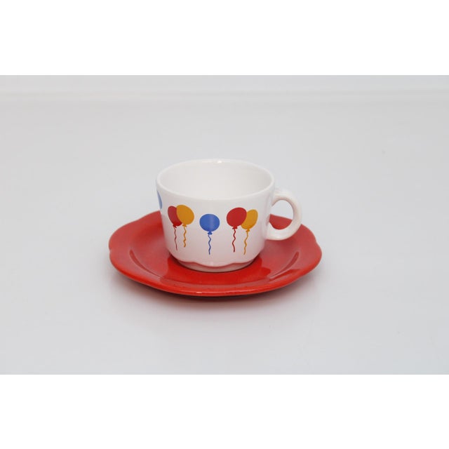 Service for 6 people consisting of: 6 cake plates, 6 cups, 6 saucers, 1 sugar bowl with 1 lid, 1 coffee pot with 1 lid, 1...