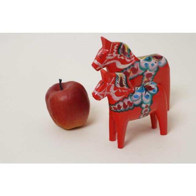Swedish Folk Art Hand-Carved Dala Horses, 1970s, Set of 2 For Sale - Image 9 of 10