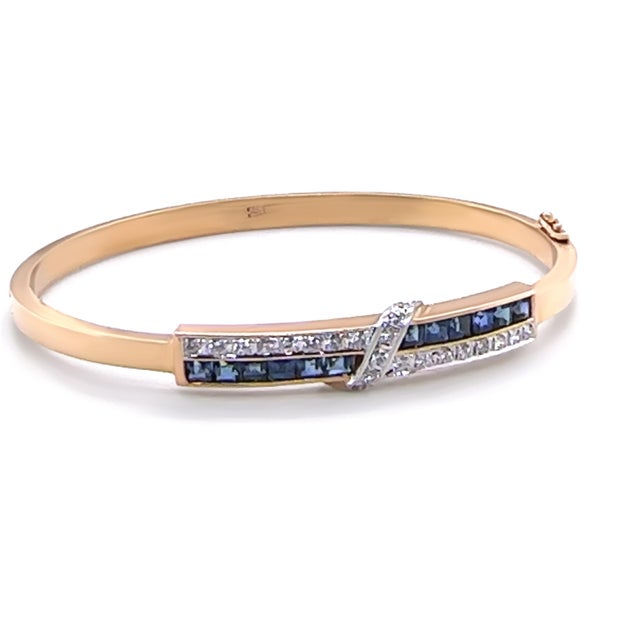 This elegant hinged bangle bracelet is crafted in 14ct yellow and white gold and hand-made to showcase superior...