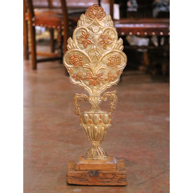 Pair of 19th Century Italian Giltwood Urn Carvings With Floral Motifs For Sale - Image 4 of 10
