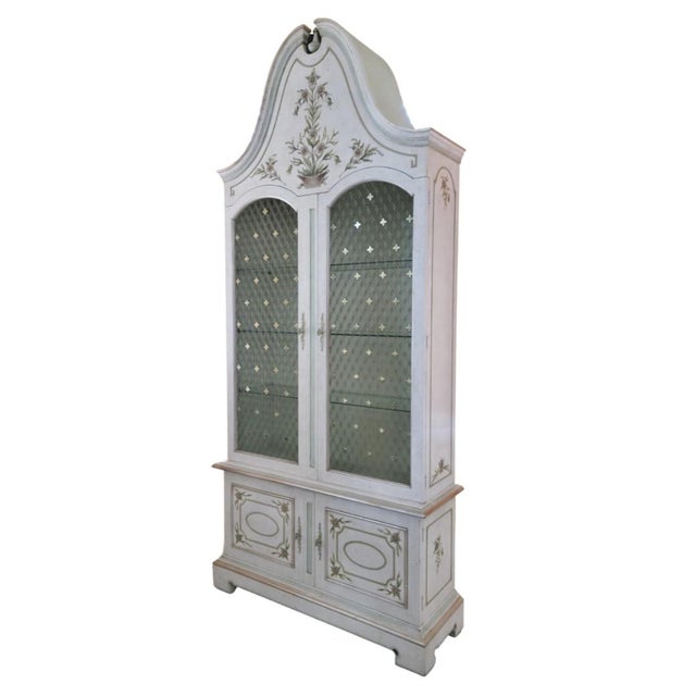French Country Rare John Widdicomb Broken Arch Pediment Bonnet Top Illuminated Display Cabinet For Sale - Image 3 of 15