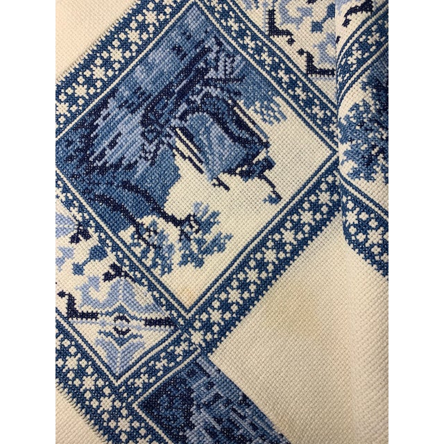 Vintage White and Blue Tablecloth & Napkins Set- 6 Pieces For Sale - Image 11 of 11