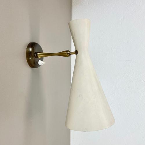 Brass and Metal Diabolo Theatre Wall Light in the style of Gio Ponti and Stilnovo, Italy, 1950s For Sale - Image 3 of 18