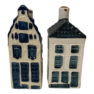 Mid 20th Century Set of 2 KLM Royal Delft Blue Airline Decanter Houses For Sale