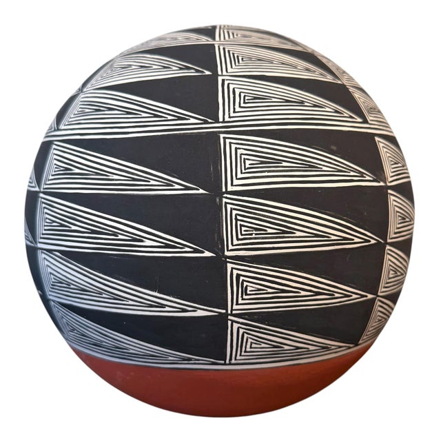 Modern Set of Two Acoma Pueblo Seed Pots For Sale - Image 3 of 17