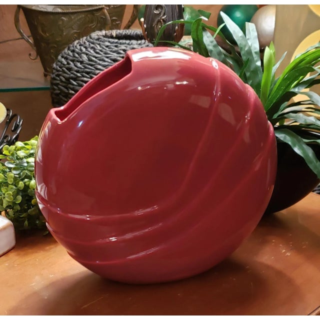 Vintage Red Vase With Shell Design For Sale In Saint Louis - Image 6 of 6