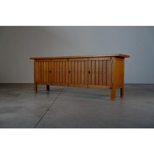 Oak sideboard. The sideboard is in good condition with some traces of usage normal to it’s age.