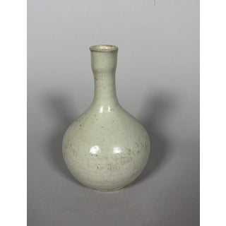 Porcelain vase, Korea, Joseon period, 18th century For Sale