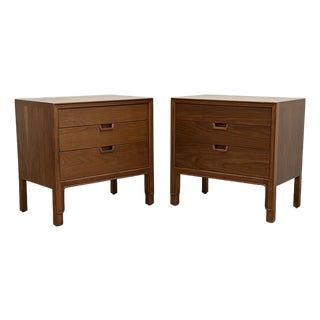 Pair of Mid Century Modern Nightstands For Sale