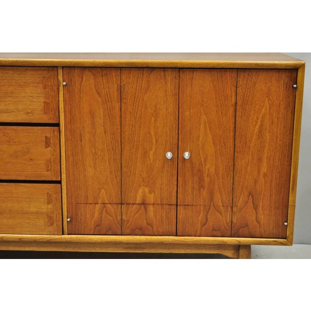 Lane Furniture Vintage Lane Acclaim Mid Century Modern Walnut Dovetail Buffet Credenza Cabinet For Sale - Image 4 of 18