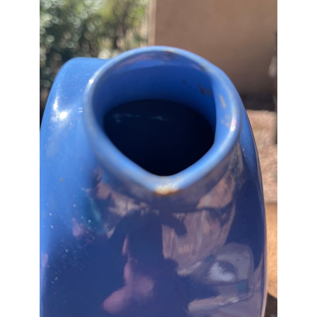 Oxford Ltd. 1930s Mid Century Oxfordware Cornflower Blue Round Water Pitcher For Sale - Image 4 of 6