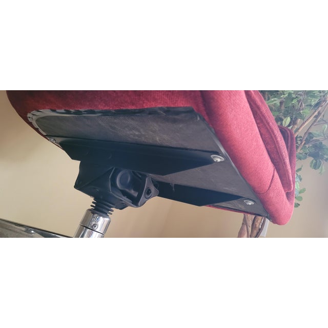 Mid-Century Modern Pair of 1960s MCM Swivel Tulip Chairs For Sale - Image 3 of 12