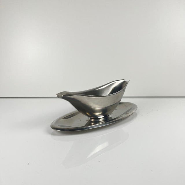 Letang Remy stainless steel gravy boat, 20th century Dimensions: 25 x 12 cm Height: 6.5 cm Vintage item, shows signs of...