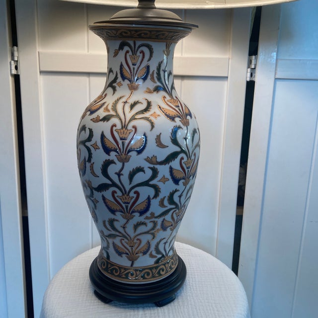 Vintage Iznik Pattern Ceramic Chinoiserie Lamp on Carved Wood Base With Gold Shade For Sale - Image 4 of 12