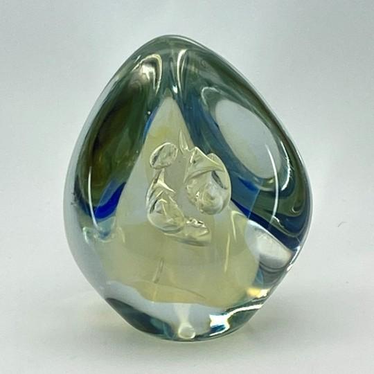 1990s 1990s Robert Eickholt Egg Paperweight 3-Sided Opalescent Glows 4.5” Vintage Signed For Sale - Image 5 of 18