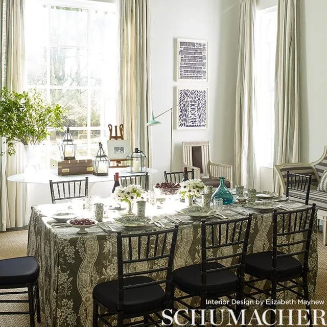 Based on a classic Proven√ßal motif, Le Castellet is a printed Linen ogee composed of a traditional floral and ribbon...