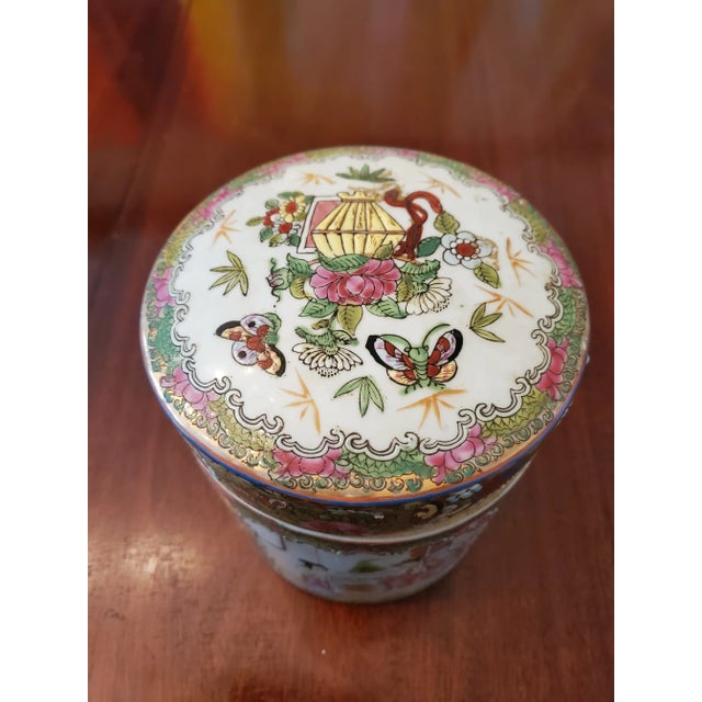 1950s Vintage Signed Chinese Porcelain Covered Cylinder Box For Sale - Image 4 of 9