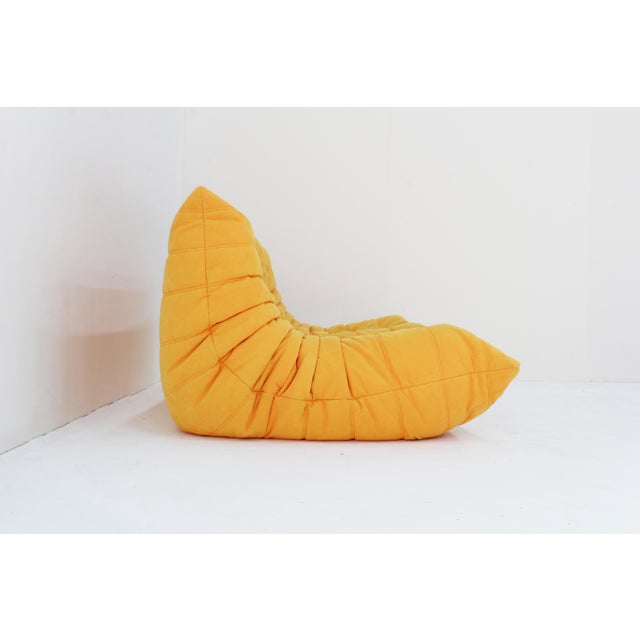 Original vintage Togo 2 seater sofa by Ligne Roset designed by Michel Ducaroy in the 1970s. This is an original togo sofa...