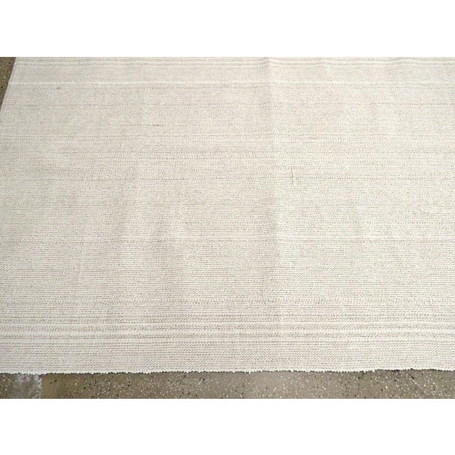Textile Galerie Shabab Collection Mid-20th Century Handmade Turkish Flat-Weave Kilim Room Size Carpet For Sale - Image 7 of 10
