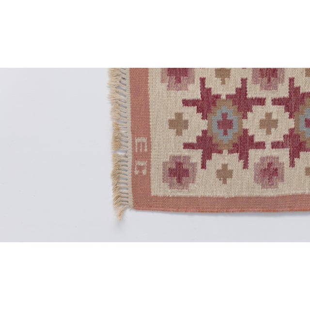 Mid-Century Modern Swedish Kilim Rug in Reds and Pinks, 1960 For Sale - Image 4 of 7
