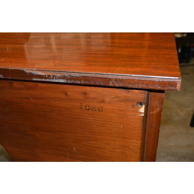 Vintage 1960s Federal Biggs Furniture 3 Drawer Solid Golden Mahogany Writing Desk For Sale - Image 17 of 18