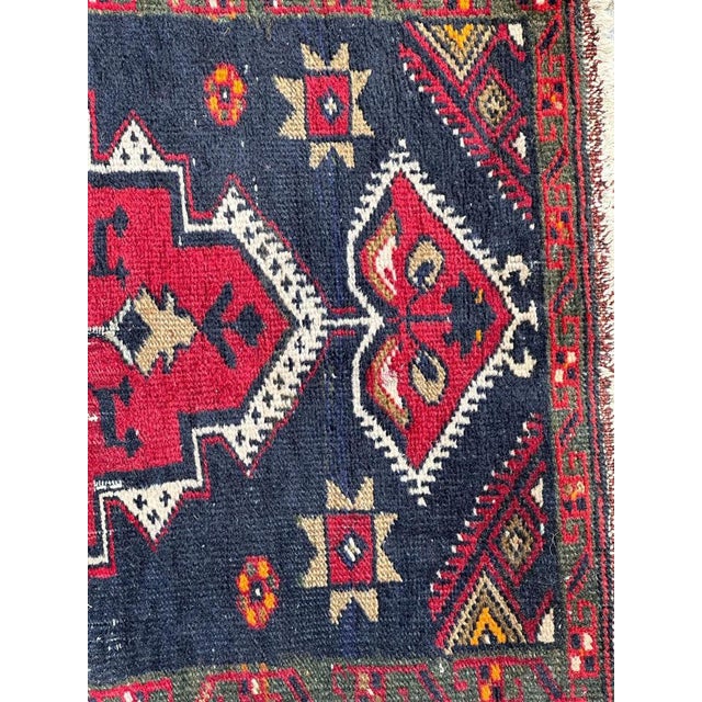 Small Mid-Century Turkish Yastik Rug from Bobyrugs, 1940s For Sale - Image 10 of 18