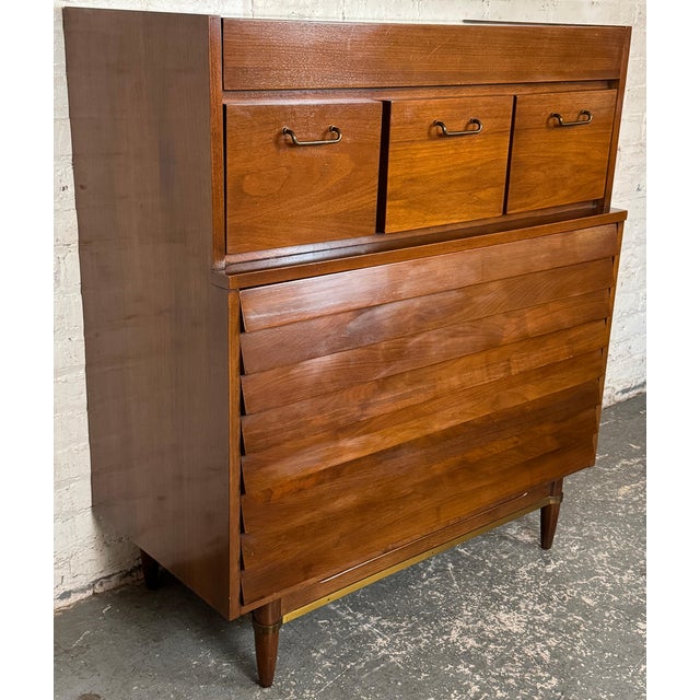 Mid-Century Modern Vintage Merton Gershun-Style Walnut Highboy Dresser by Carlton House For Sale - Image 3 of 17