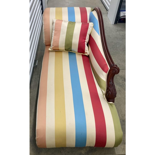 Victorian Antique Victorian Rococo Revival Chaise Longue / Méridienne (C. 1860–1890) – Restored Mahogany, Silk Upholstery For Sale - Image 3 of 4