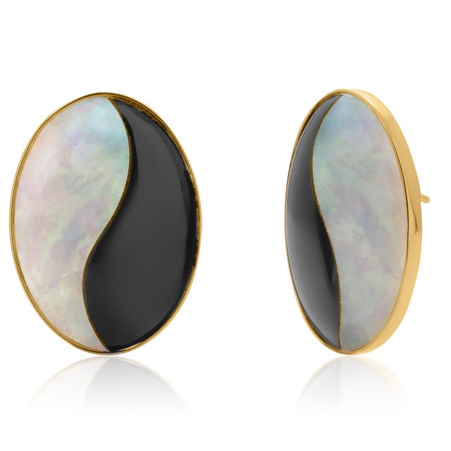 Vintage 14 Karat Yellow Gold White Mother of Pearl Onyx Oval 1 Inch Earrings - 2 Pieces For Sale - Image 4 of 4