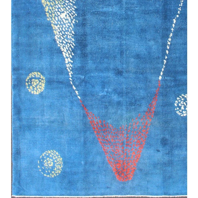 Mid-Century Modern Mid-Century Modern Rug With Modern Design in Medium Blue, Sapphire Blue Color For Sale - Image 3 of 13