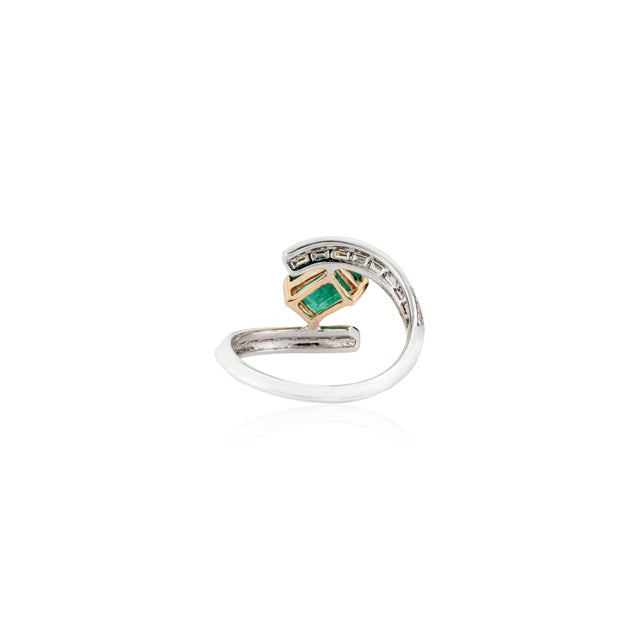 1.01ct Deep Green Emerald Diamond 18k Two-Tone Gold Bypass Wrap Ring Size 9 For Sale - Image 10 of 16