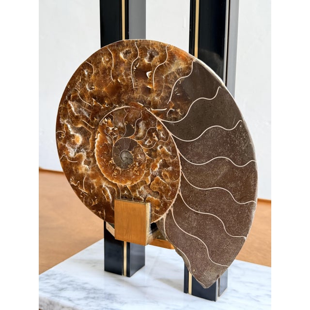 1970s Hollywood Regency Ammonite Lamps in Brass, Marble and Lacquer, France, 1970s, Set of 2 For Sale - Image 5 of 7