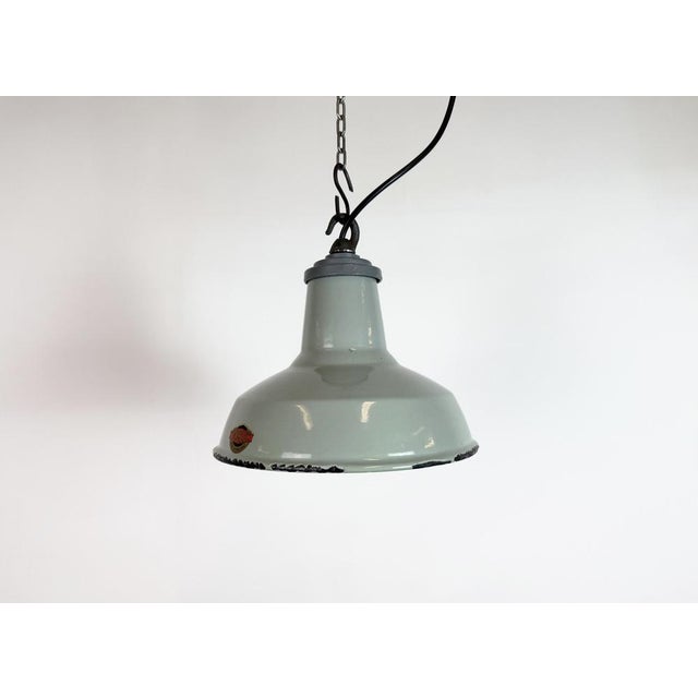 Industrial grey enamel factory pendant light made by Thorlux in United Kingdom during the 1960s. White enamel inside the...