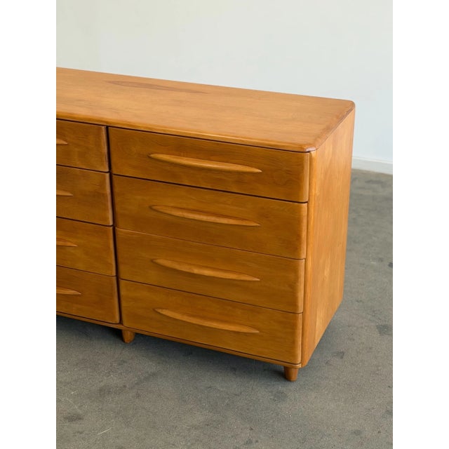 1960s Heywood-Wakefield "Encore" 8-Drawer Lowboy Dresser, Attributed For Sale In Los Angeles - Image 6 of 14