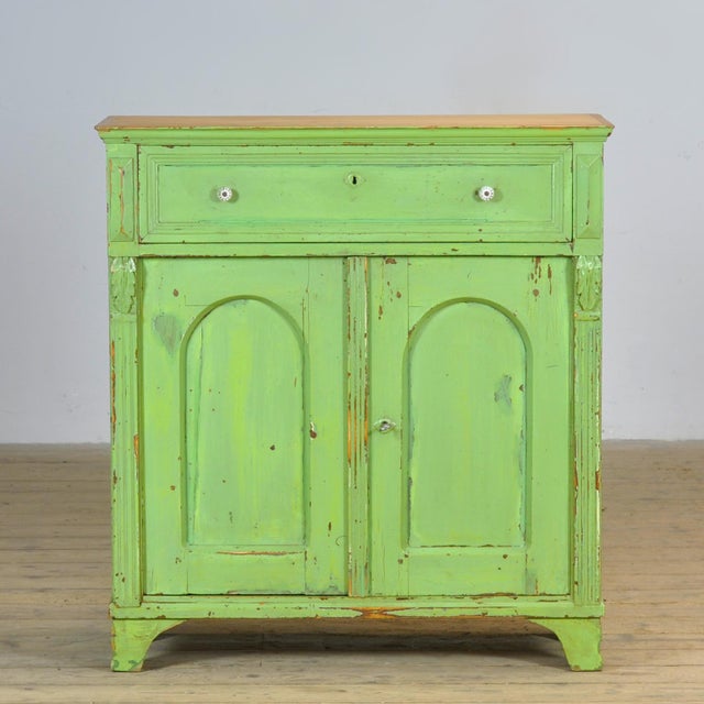 This charming sideboard, dating from around 1910, is a true treasure for lovers of authentic furniture. The sideboard is...