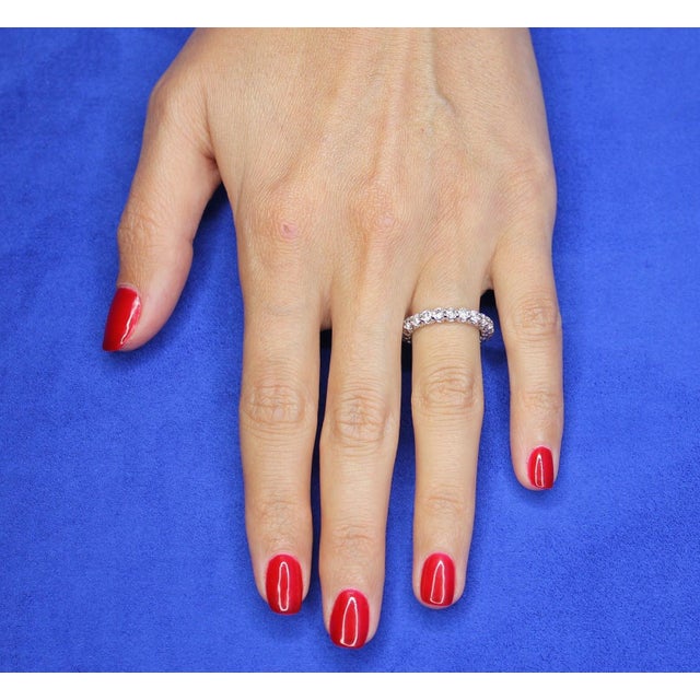 Round Shape Brilliant Cut Warm Silver Diamond Classic Stack Eternity Wedding Ann, Size 7.25 For Sale - Image 4 of 10