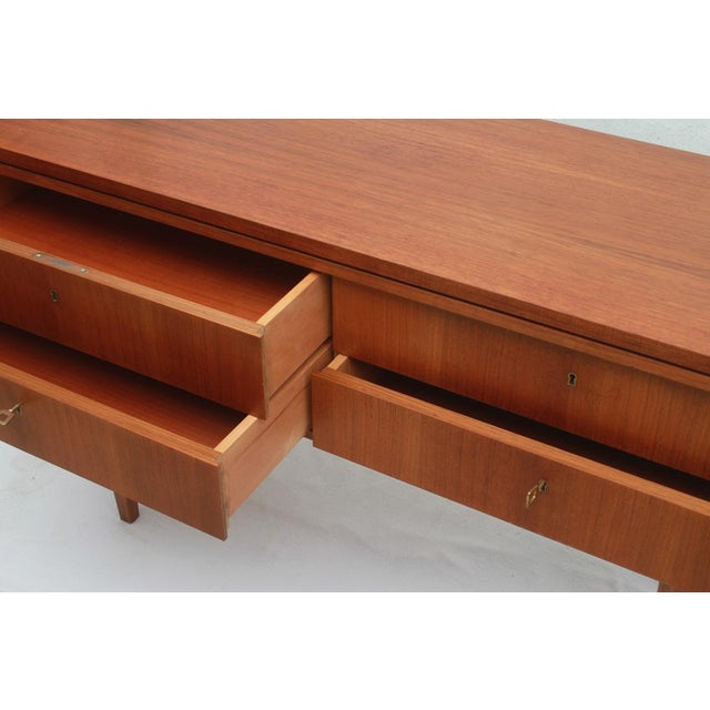 Custom-Made Chest of Drawers in Walnut, 1955 For Sale - Image 4 of 10