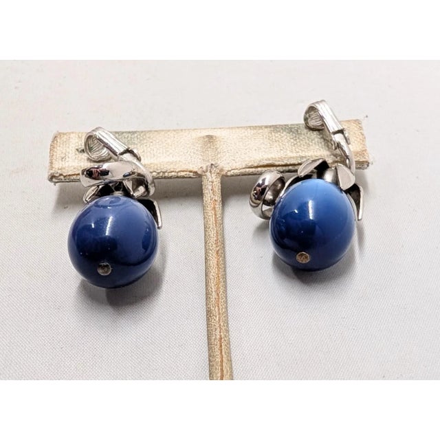 1950s Vintage Signed Napier Cumquat Rhodium Plated Blue Moonglow Resin Drop Clip Earrings-2 Pieces For Sale - Image 5 of 9